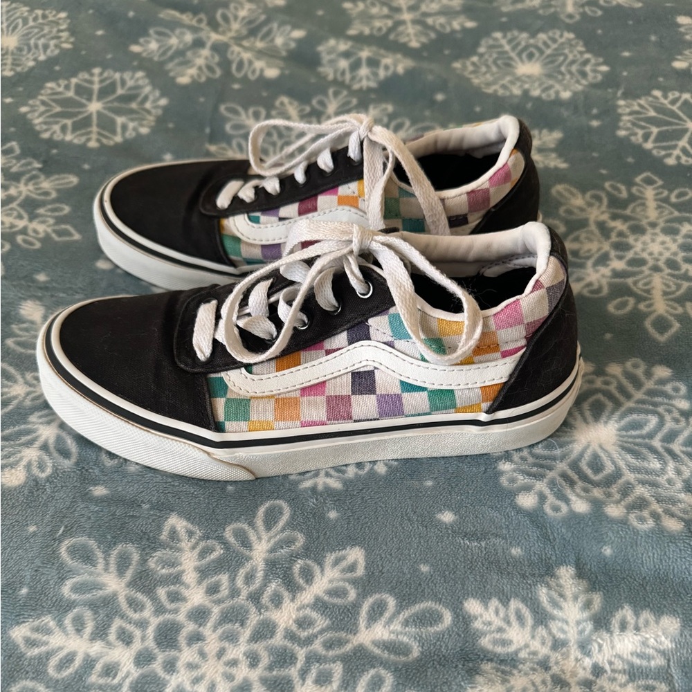 Vans rainbow checkered size 2y